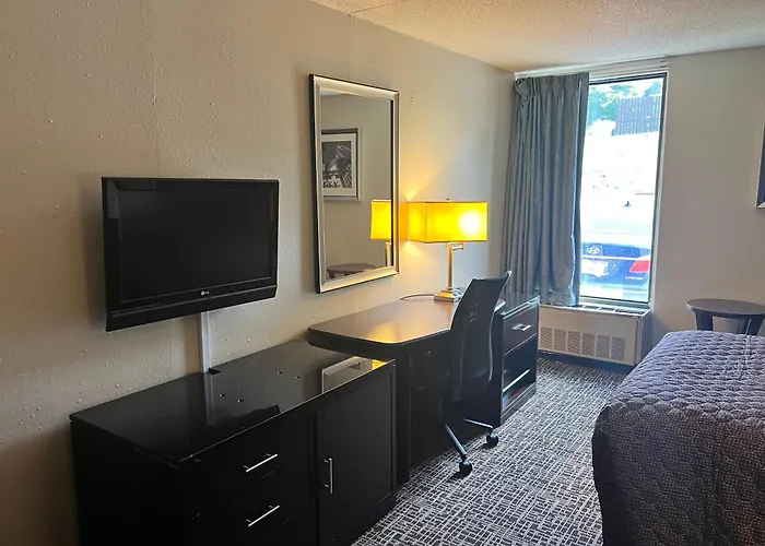 University Inn Winston Hotel
